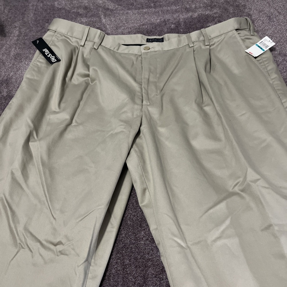 IZOD Men's Beige Solid Pleated Front Dress Pants Button Accent Waist 45x30